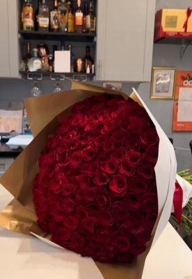 200 red roses