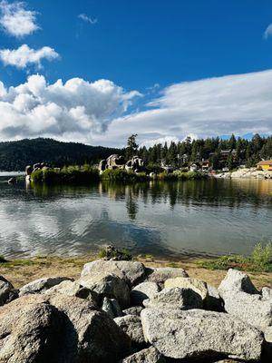 Big boulders you can kayak or paddle board over to.