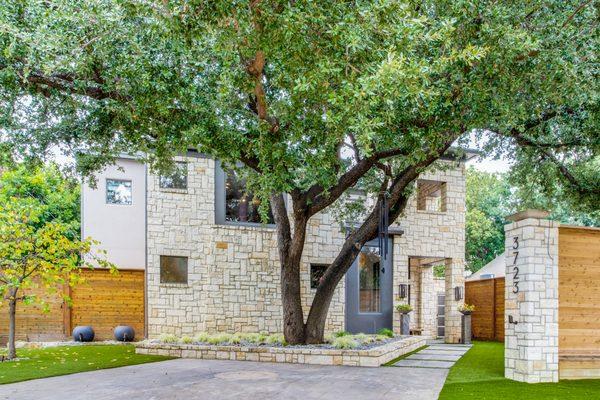 Just SOLD at 3723 S Versailles Ave Dallas TX 75209 March 2022.