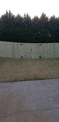 Perfect fence with drive gate