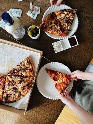 Chicken bbq and pepperoni pizza