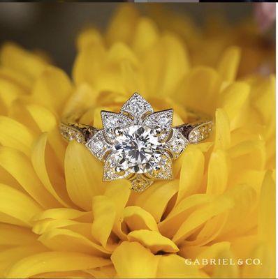 Looking for an engagement ring? Fontana Jeweler has everything your looking for to make your special day come true! Fontanadiamonds.com