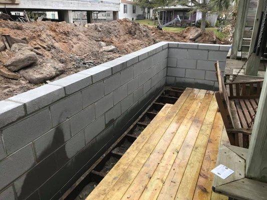 Retaining wall