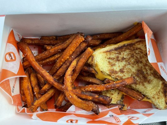 Kids Grilled cheese and sweet potato fries