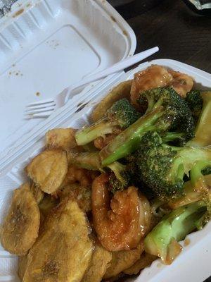 Shrimp with Broccoli and tostones