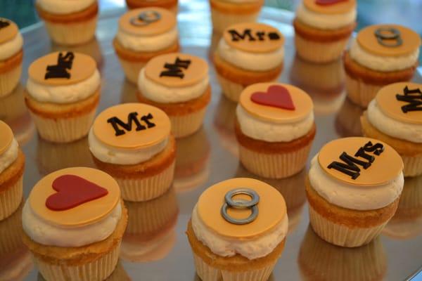 Engagement cupcakes close up