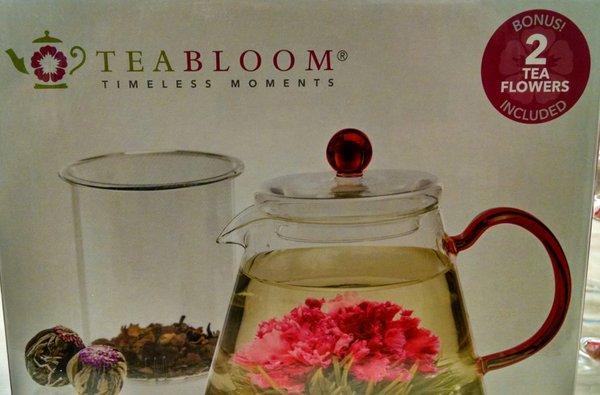 It says 2 tea flowers included. It did not. Buyer beware.