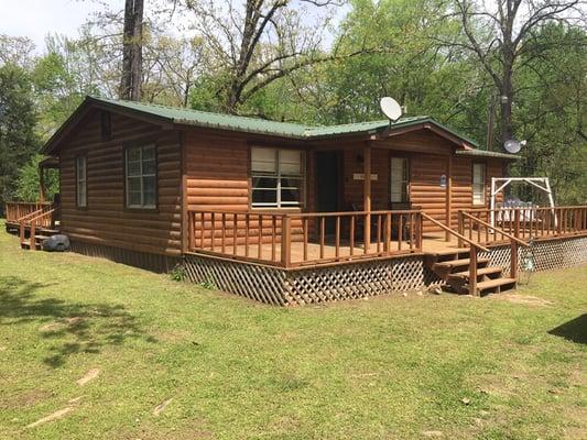 Great 3 bedroom cabin. Sleeps 6, near beautiful Beaver's Bend and Broken Bow Lake. Triple Oaks Cabin.