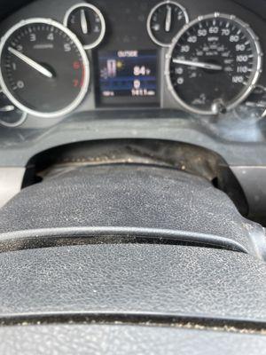 Steering wheel/ dash