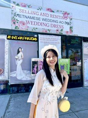 Come to Ao Dai Nhu Phuong to choose your best Vietnamese traditional dresses.