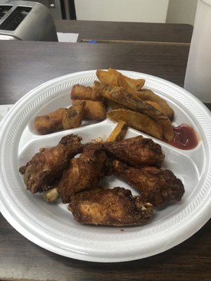 Original wings(6 piece), Mac n Cheese bites(5 pieces) and wedges.