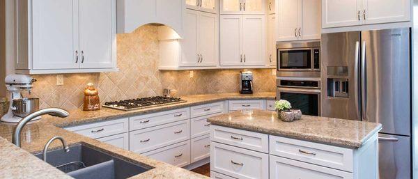 An example of Starmark Cabinetry, a semi-custom, American made cabinet line that K-Kitchen sells.