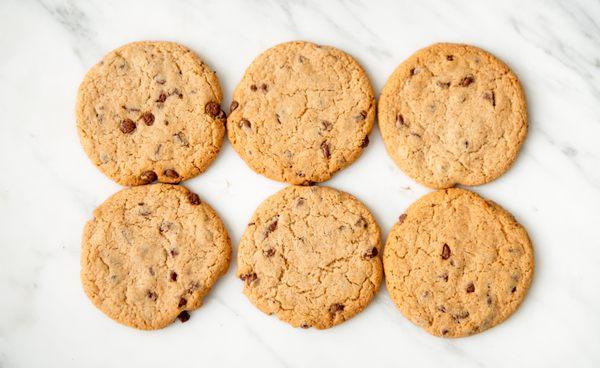 Organic, vegan and gluten-free chocolate chip cookies. Available in-store, by mail order and on UberEats, GrubHub, Postmates and DoorDash.