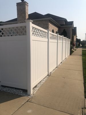 White Vinyl fence with lattice top installation