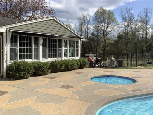 RenuKrete pool deck, Classic Flagstone in Hurricane Slate