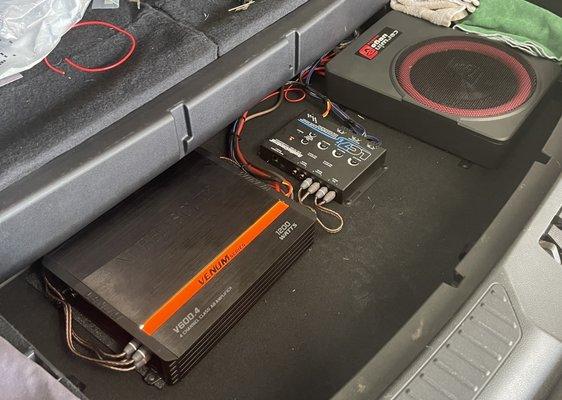 2020 Ford Explorer 10' Crewing Vega, AudioControl AC7i and Alphasonik amp. Great setup.