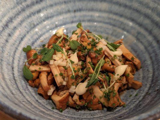 Chanterelle Mushrooms (Roe on the side)