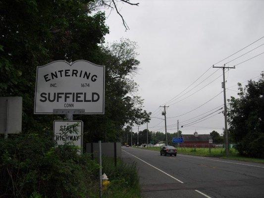 Entering Suffield at the Agawam line.