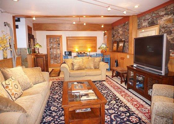 Alley Suite - 2 Bd, 1 Ba - Sleeps 6