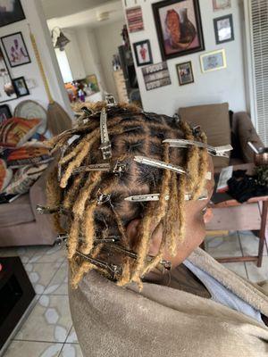 Medium loc retwist.