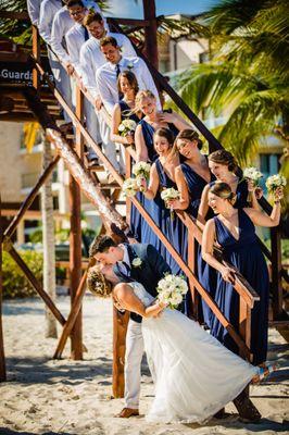 Big Kiss at the Kathryn and Erik wedding in the Riviera Maya.