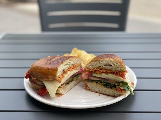 Vegetable Sandwich with kettle Chips