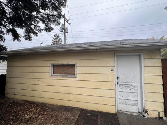 Our client's garage was falling apart and needed a face lift!
This was the before