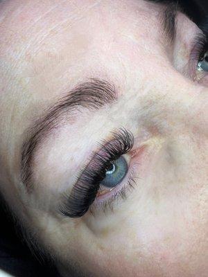 Light volume eyelash extensions