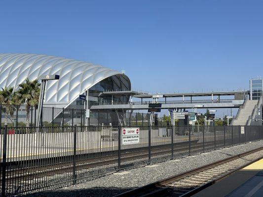 Everyone should ride Metrolink and Amtrak. No traffic, no problem