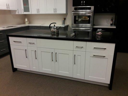 White shake door cabinets with Absolute Black Granite and White Shake Door Cabinets