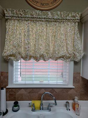 Balloon valance