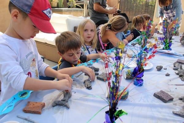 Birthday party mini-artists!