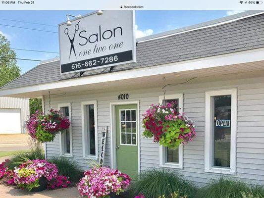 Hair salon right off of Chicago drive