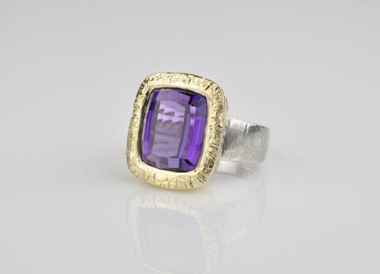 18k Yellow Gold and Silver Ring with 8.41 ct Amethyst