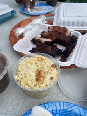 Bbq ribs and Mac & Cheese