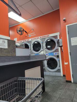 A & B Laundromat