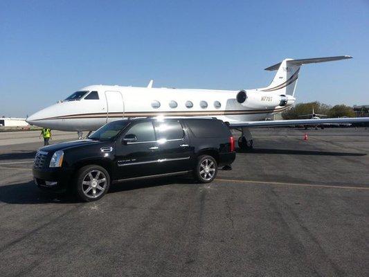 Private aviation jet limo sedan private airport pick up