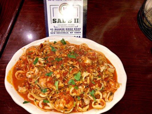 SPAGHETTI WITH SHRIMP , CALAMARI , AND CLAMS