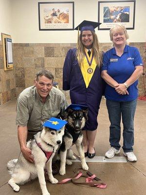 Best trainer ever ! Puppy Graduation, on the same night as my daughter's graduation. ‍