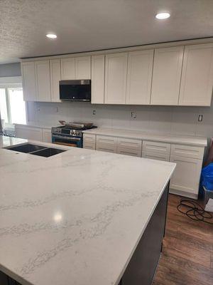 Ida Quartz Counter-tops and Island. 
#before and after
#Indianapolisarea
#granitecounter
#remodelinghome