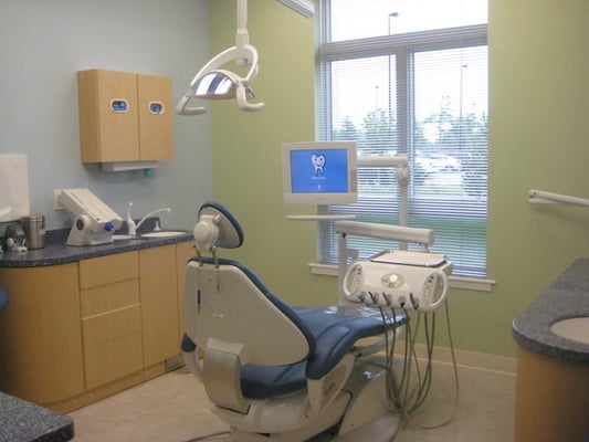 State of the art treatment room with multimedia presentation