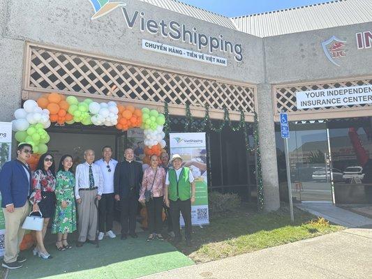 Khai Trương VietShipping Cali tại Garden Grove, CA ! 
 VietShipping Cali đã chính thức khai trương vào 7/27