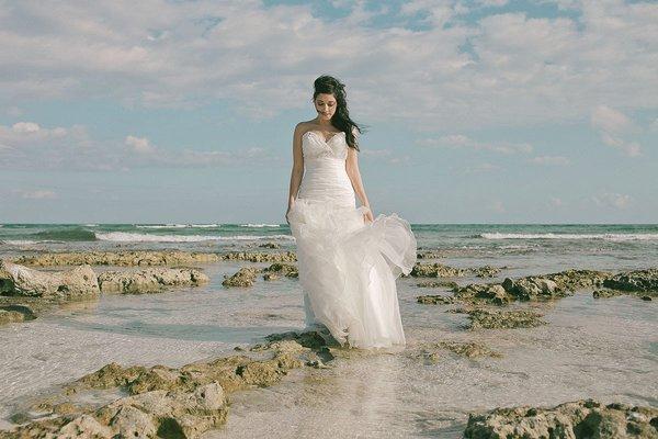 Stunning bride going all out for the perfect shot.