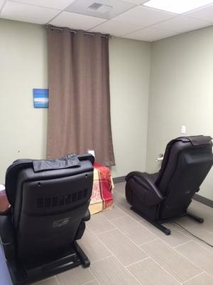 Enjoy our luxurious massage chair and paraffin hand warp