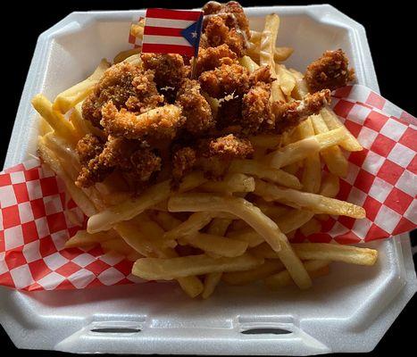 Chicharron De Pollo con Papa Fritas (Delicious fried chicken chunks with French fries)