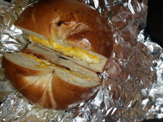 Bacon 1 egg and cheese on bagel