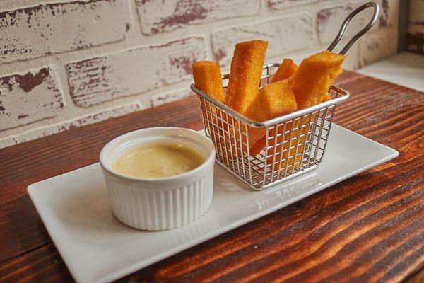 POLENTA FRITTA
Fried polenta with gorgonzola & truffle sauce