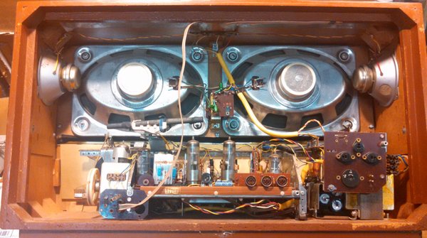 Pre-WWII Telefunken world radio receiving some new capacitors.