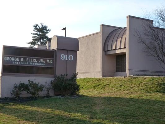 Exterior of building situated at 910 Boardman-Canfield Road