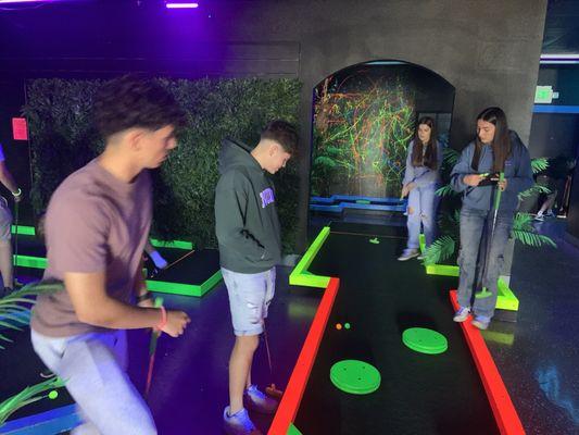 Mini-golf